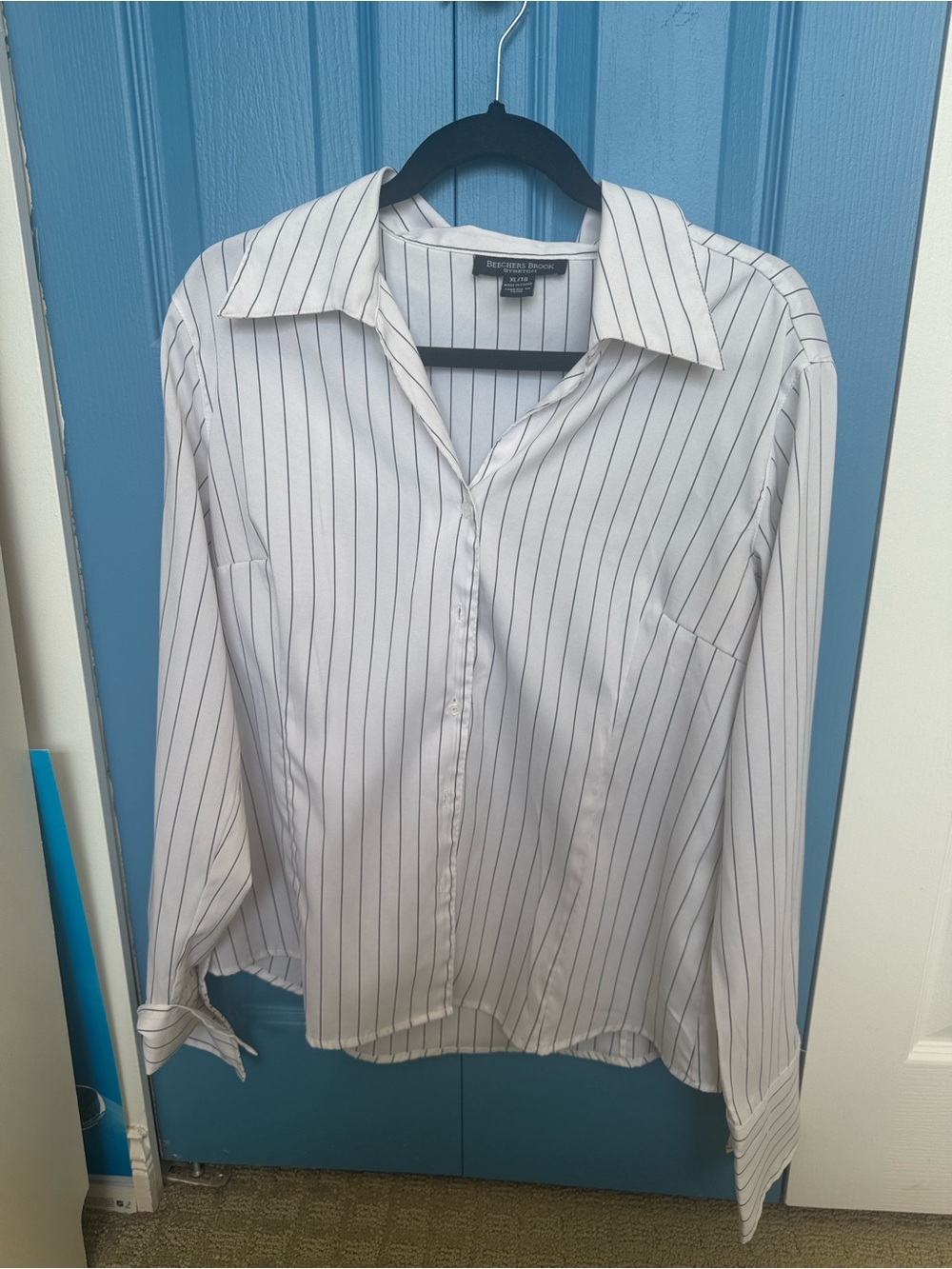 Beechers Brook Women's White and Black Stripe Button-Down Shirt
